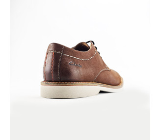 Derby Atticus Lt Lace en cuir Dark Brown de la marque Clarks.