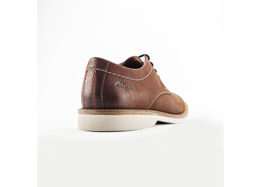 Derby Atticus Lt Lace en cuir Dark Brown de la marque Clarks.