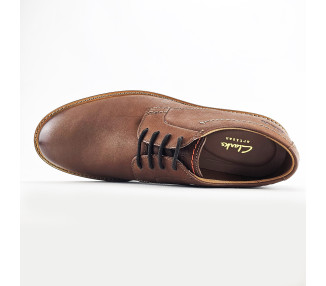 Derby Atticus Lt Lace en cuir Dark Brown de la marque Clarks.
