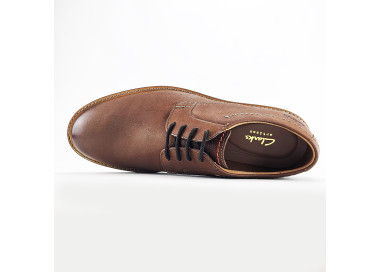 Derby Atticus Lt Lace en cuir Dark Brown de la marque Clarks.