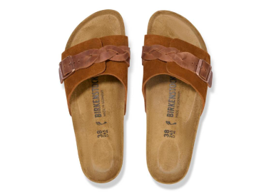 Mules Oita braided en daim mink de la marque Birkenstock.