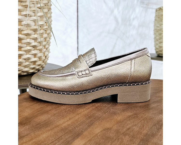 Mocassins Arwin en cuir Or de la marque MKD.