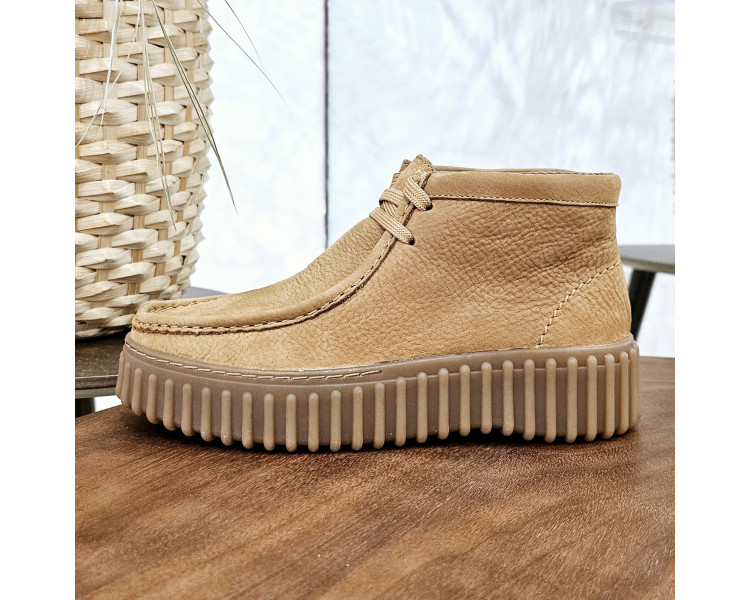 Bottines Torhill Moss en nubuck Light Tan de la marque Clarks.