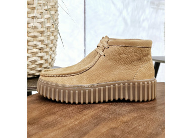 Bottines Torhill Moss en nubuck Light Tan de la marque Clarks.