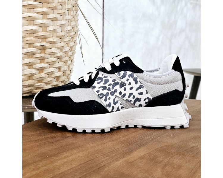 Baskets 327ap en daim et tissus Black Moonbeam de la marque New Balance.