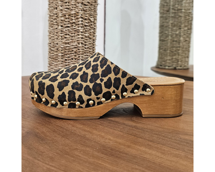 Sabots 9213 en daim Leopard de la marque Sandro Rossi.