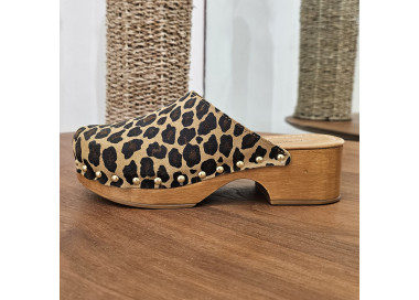 Sabots 9213 en daim Leopard de la marque Sandro Rossi.