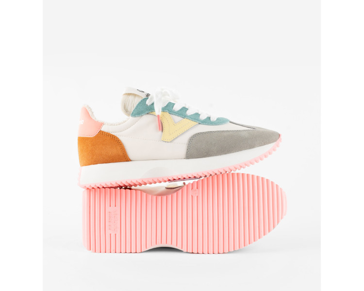Baskets 134113 en daim Coral de la marque Victoria.