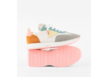 Baskets 134113 en daim Coral de la marque Victoria.